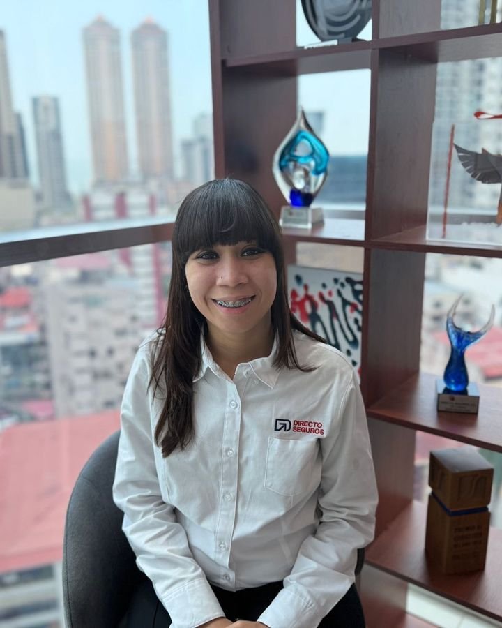 Karina González López, Asistente Comercial y de Operaciones