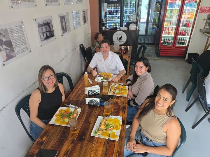 Almuerzo en El Gato Negro
